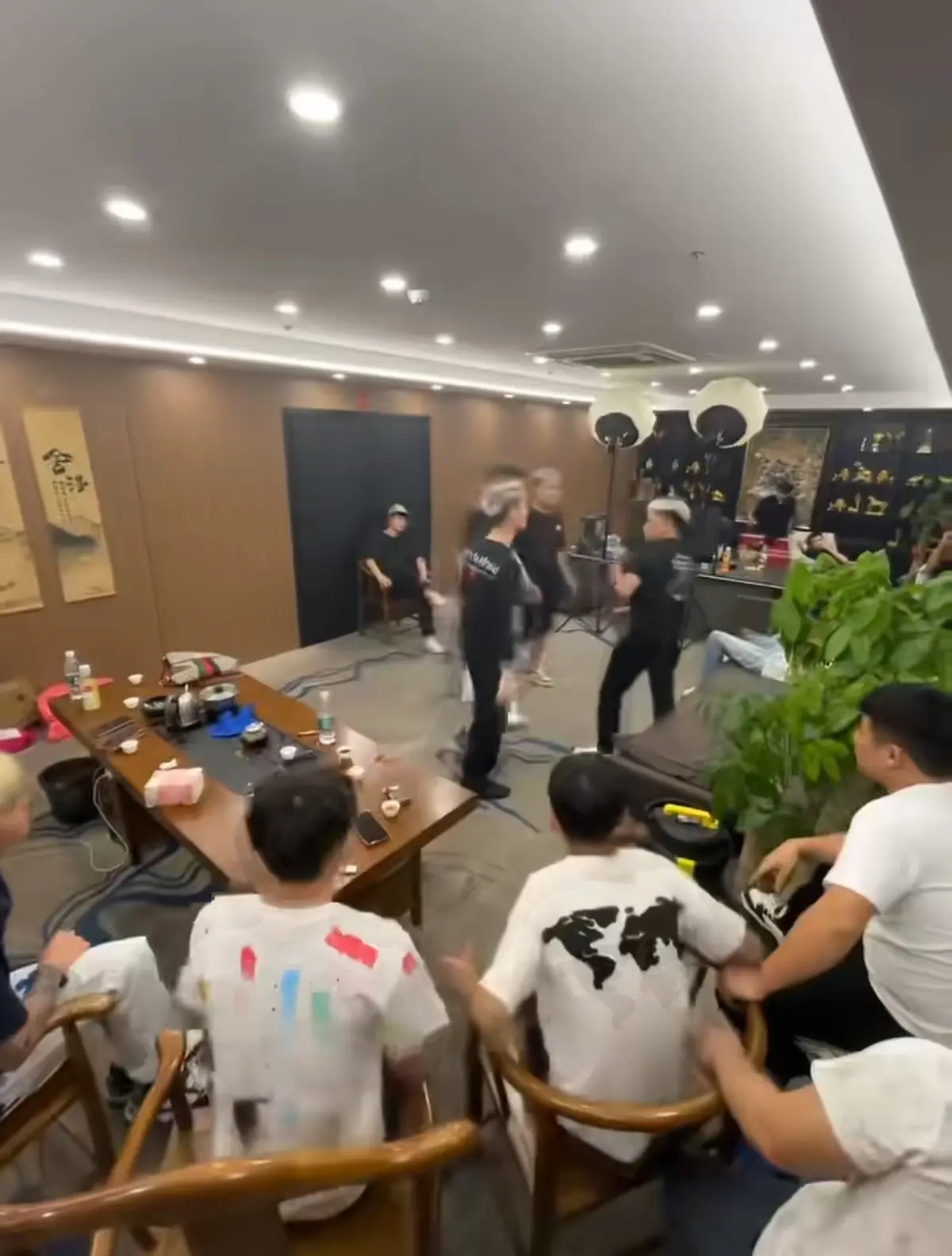 免费看《海南陈虎任vs荣少冲突后续》，后续视频呈现事件完整过程，1080P高清画质在线观看无卡顿！