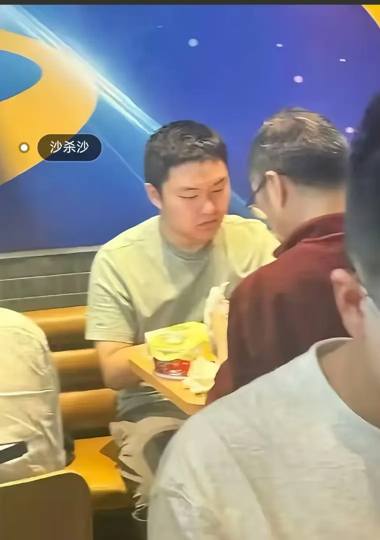 《上海第二工业大学沙哥》沙哥砸门视频1080P高清播放，沙哥本人回应详情 - 老师请沙哥吃汉堡后续免费看 - 上海第二工业大学沙哥夸克网盘资源下载