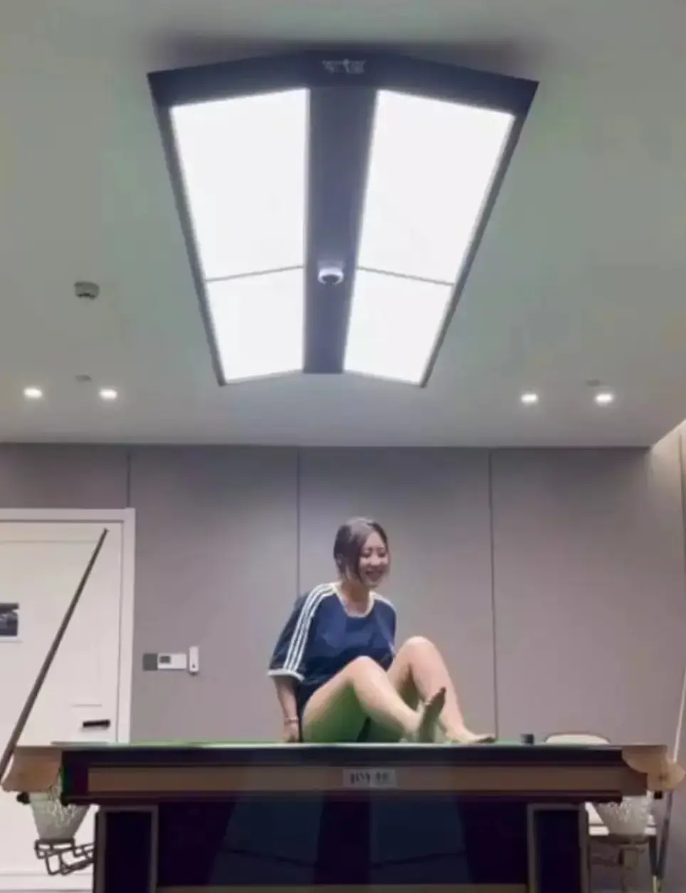 江苏东台名爵台球厅助教风波升级，《江苏东台名爵台球厅事件》隐秘视频流出，特别待遇曝光，HD高清播放！
