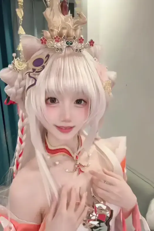 《季雨西施cos》未删减高清合集，中文配音体验绝佳，国风修复尽显魅力，西施还原度超高，免费在线流畅观看季雨西施cos！