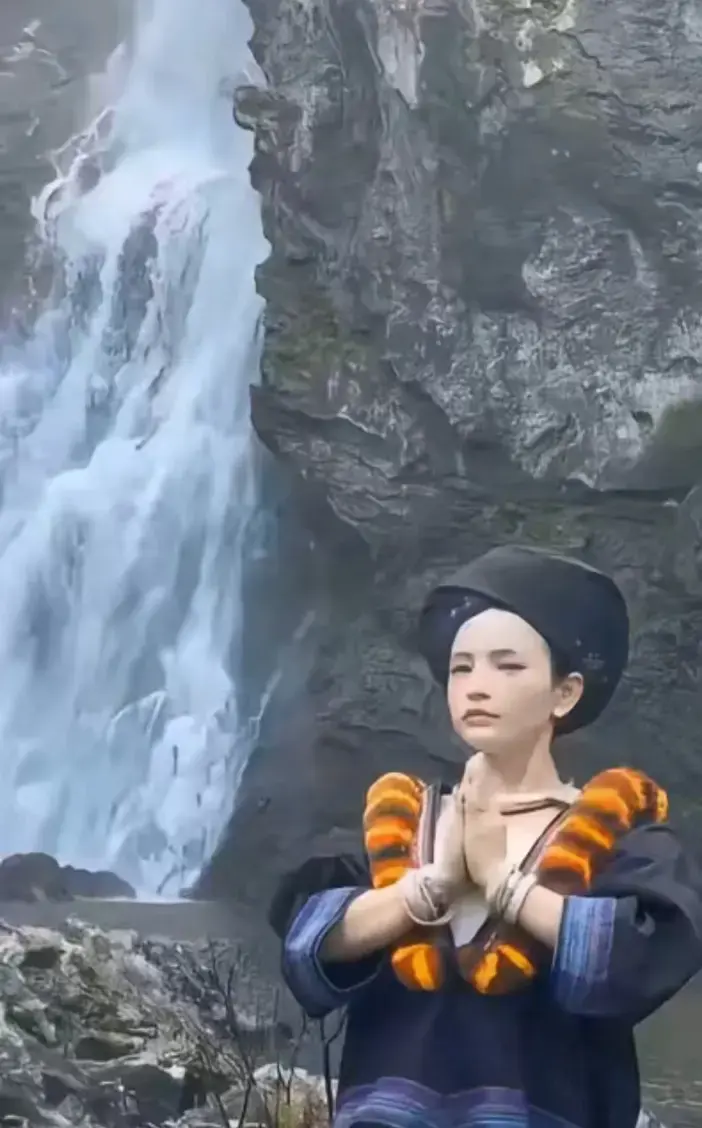 免费在线观看《高山流水遇瀑布》 - 了解苗族女孩瀑布双手合一、彝族女生瀑布双手合一的故事 - 无广告流畅播放
