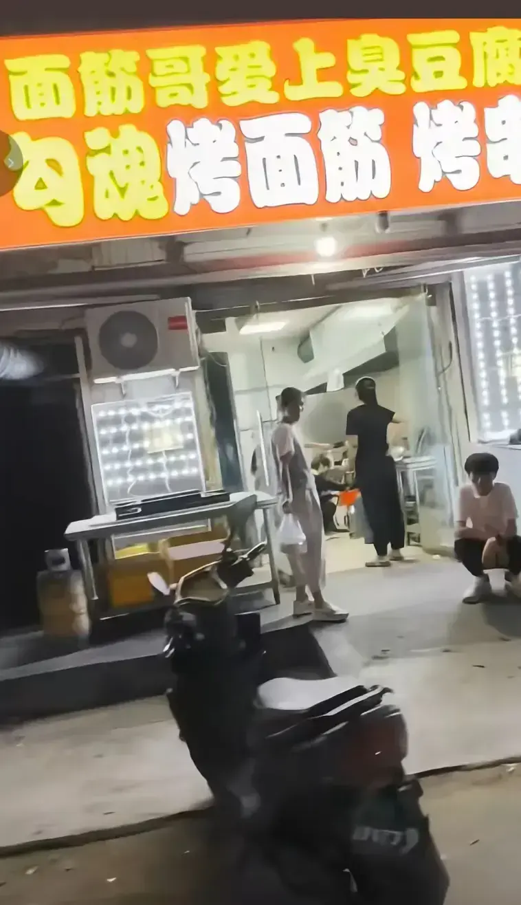 《安平面筋哥》HD高清无删减在线观看：一根面筋引发全网热潮，完整未删减版呈现街头食神传奇——为何这根面筋让大家跪求免费资源？
