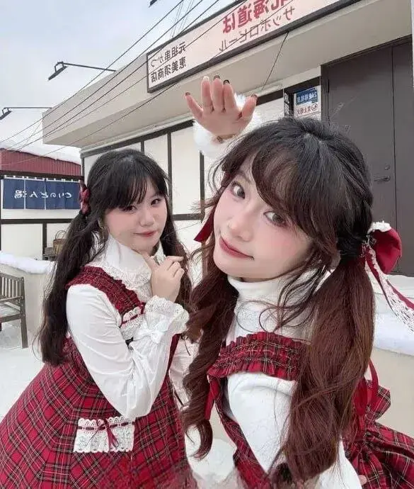 《成都莉莉岛》冲锋衣黄色未删减全视频合集来袭！《成都莉莉岛》中文版全集免费在线看，高清画质无广告！
