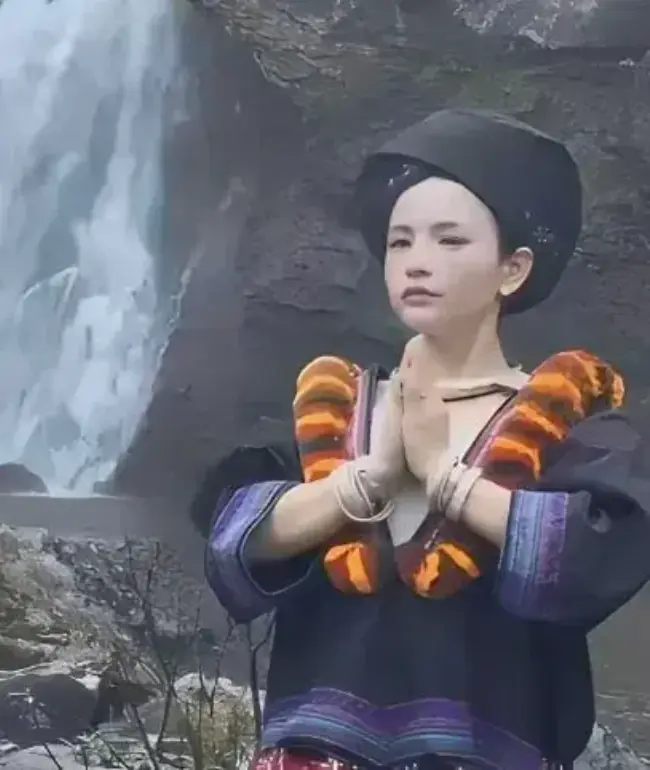 《苗族瀑布女孩》1080P高清无删减全集在线观看，樱花动漫、VS影院体验，支持网盘免费分享！