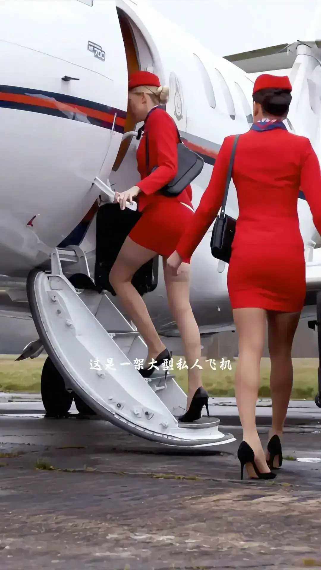 法国电影《法国空姐》HD高清流畅观看-《法国空姐》全集无删减，领略私人航空中不雅空乘的云端机舱魅力