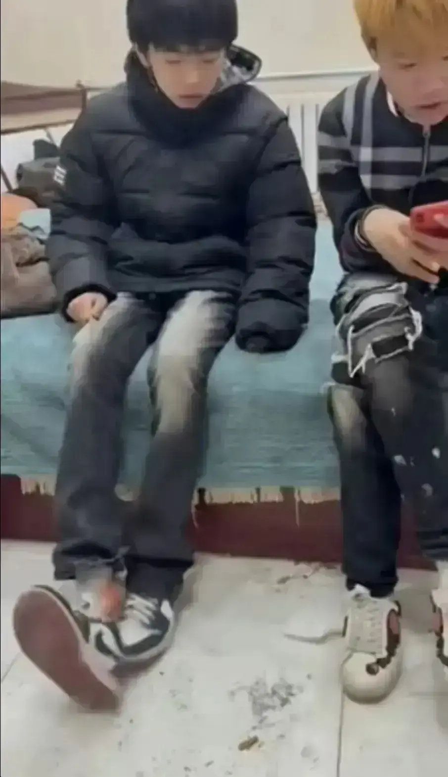 《轻奢二人组事件》全揭秘！校园轻奢男孩热门黑料大曝光，视频完整未删减，蓝光画质免费在线观看，了解轻奢二人组事件全貌！