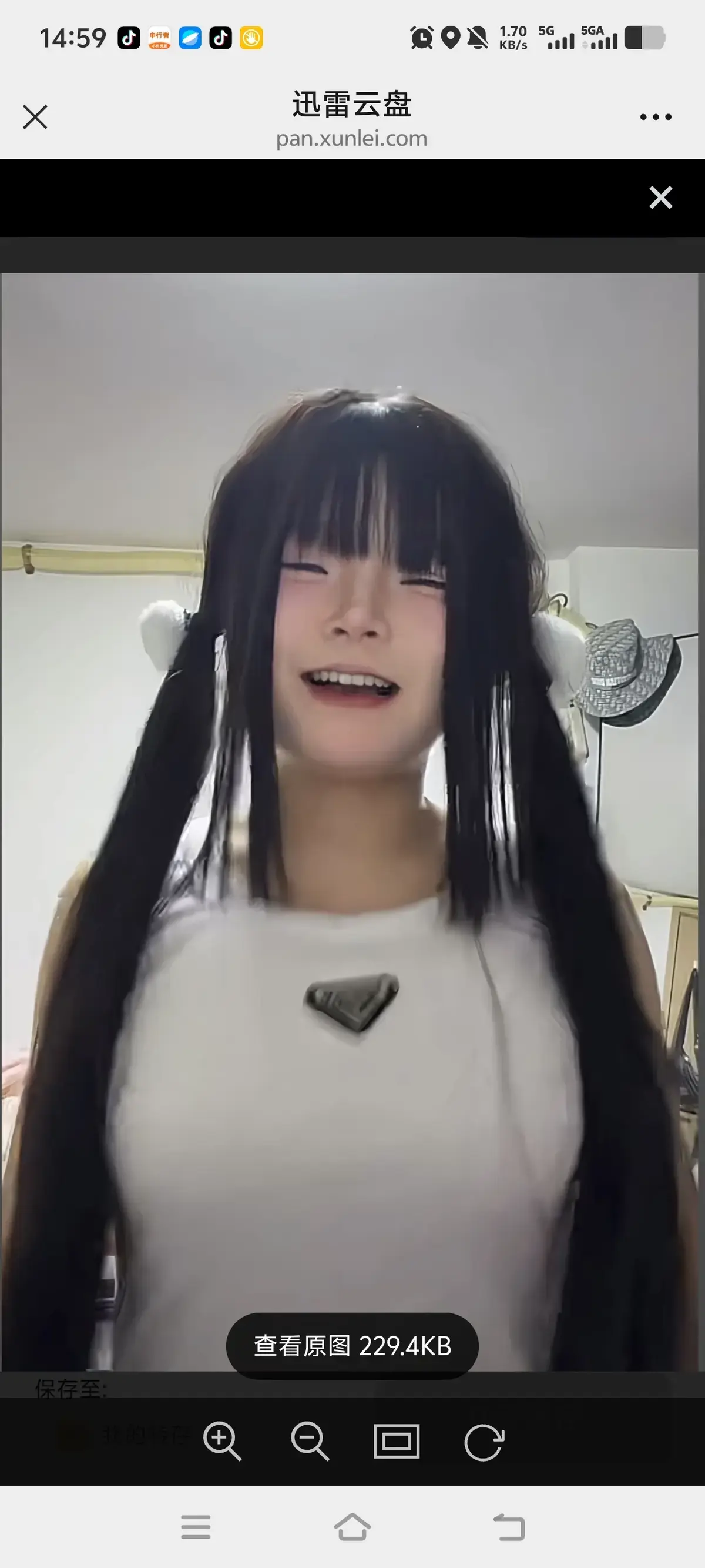免费看《百万源举牌祝福视频》，畅享1080P高清画质，百万源捏雷精彩瞬间、地震跳舞视频全收录！